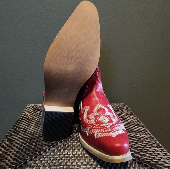 Red Ankle High Womens Boots - Picture 3 of 4